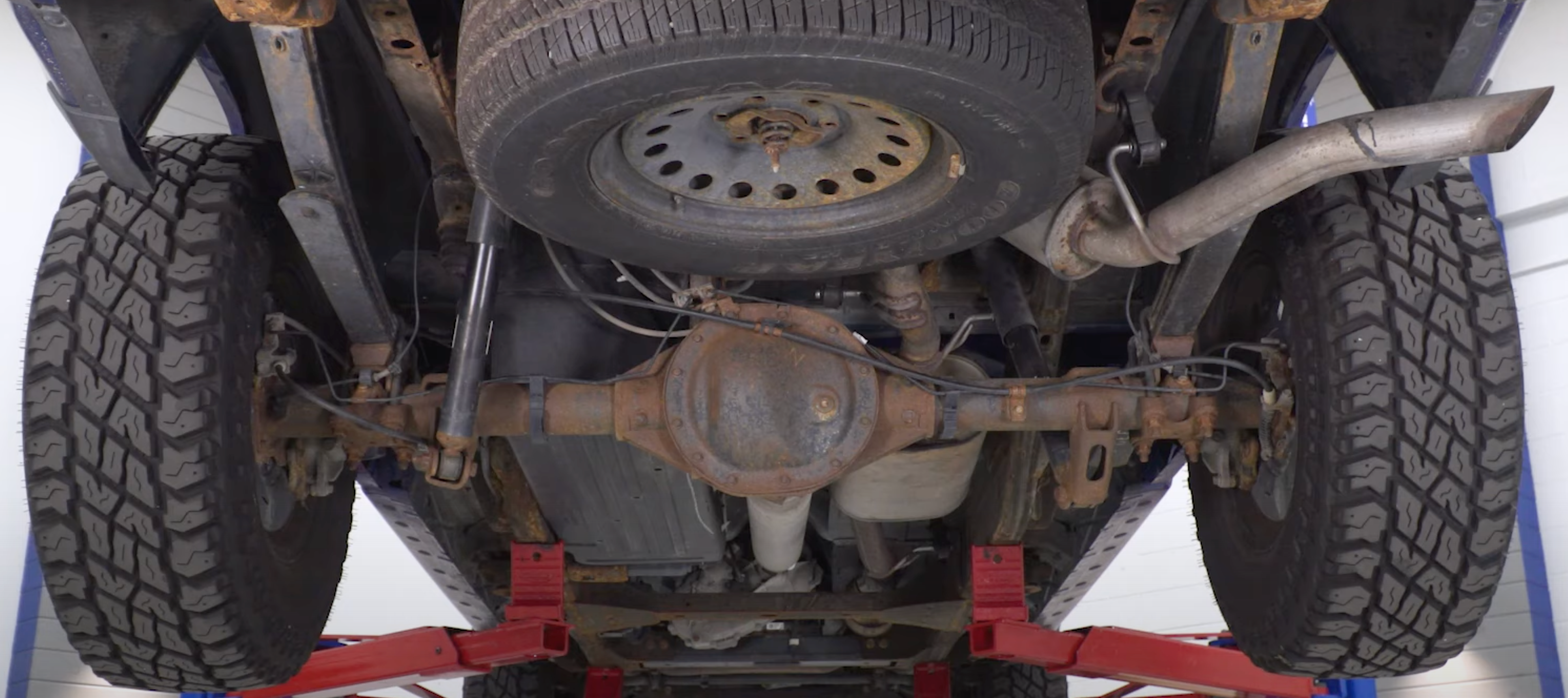 Underside of a truck without any modifications